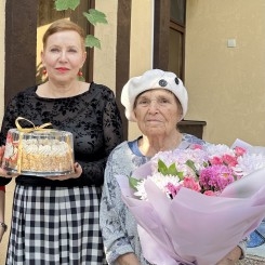 Клиника «Здоровье Плюс» поздравила Ветерана Великой Отечественной войны с 97-летием.